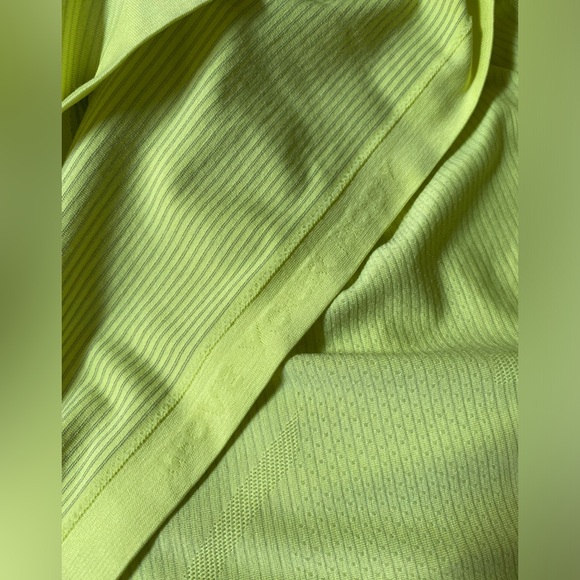 Lululemon Swiftly Tech Long Sleeve Shirt 2.0 *Race Length
Electric Lemon - Picture 6 of 10